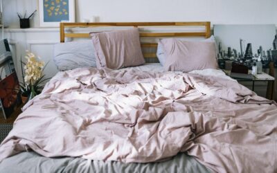 Łóżka z pojemnikiem – praktyczne rozwiązanie dla małych sypialni